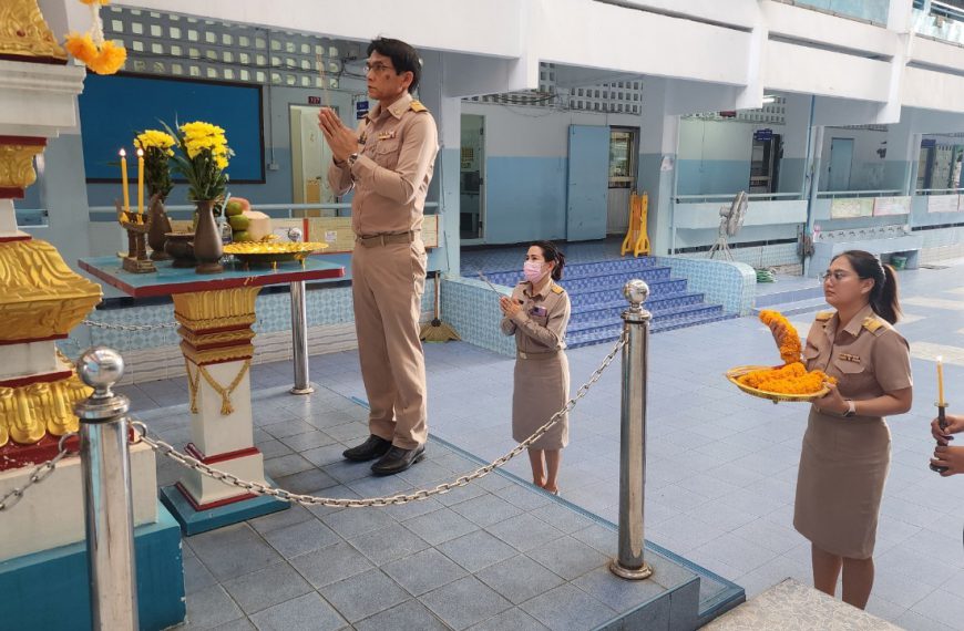 สักการะสิ่งศักดิ์สิทธิ์ วันเปิดภาคเรียนที่ 1 ปีการศึกษา 2566