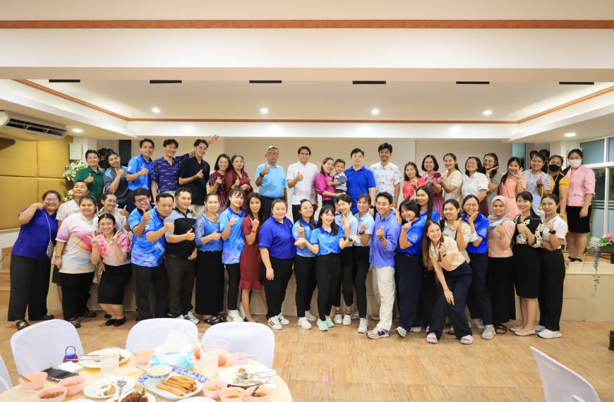 ผู้บริหาร คณะครู และนักเรียนโรงเรียนอนุบาลวัดนางนองร่วมแสดงความยินดีแก่ นางสิรินภา ยินดี รองผู้อำนวย…