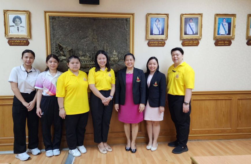 ร่วมอภิปราย เรื่อง การสะท้อนผลการพัฒนาทักษะการอ่าน การเขียน และการวิเคราะห์จากการใช้สื่อนวัตกรรมการเ…