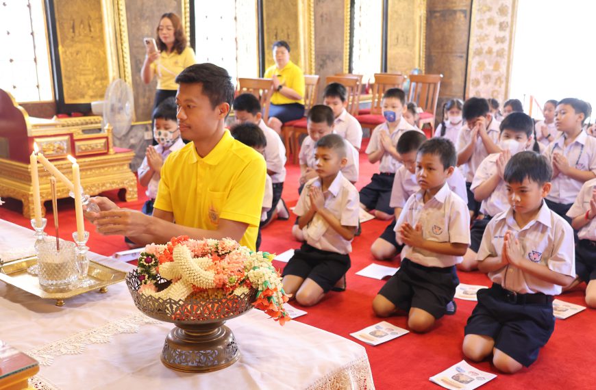 ร่วมพิธีสวดมนต์บทสรรเสริญ รัชกาลที่ 10 ณ วัดนางนองวรวิหาร