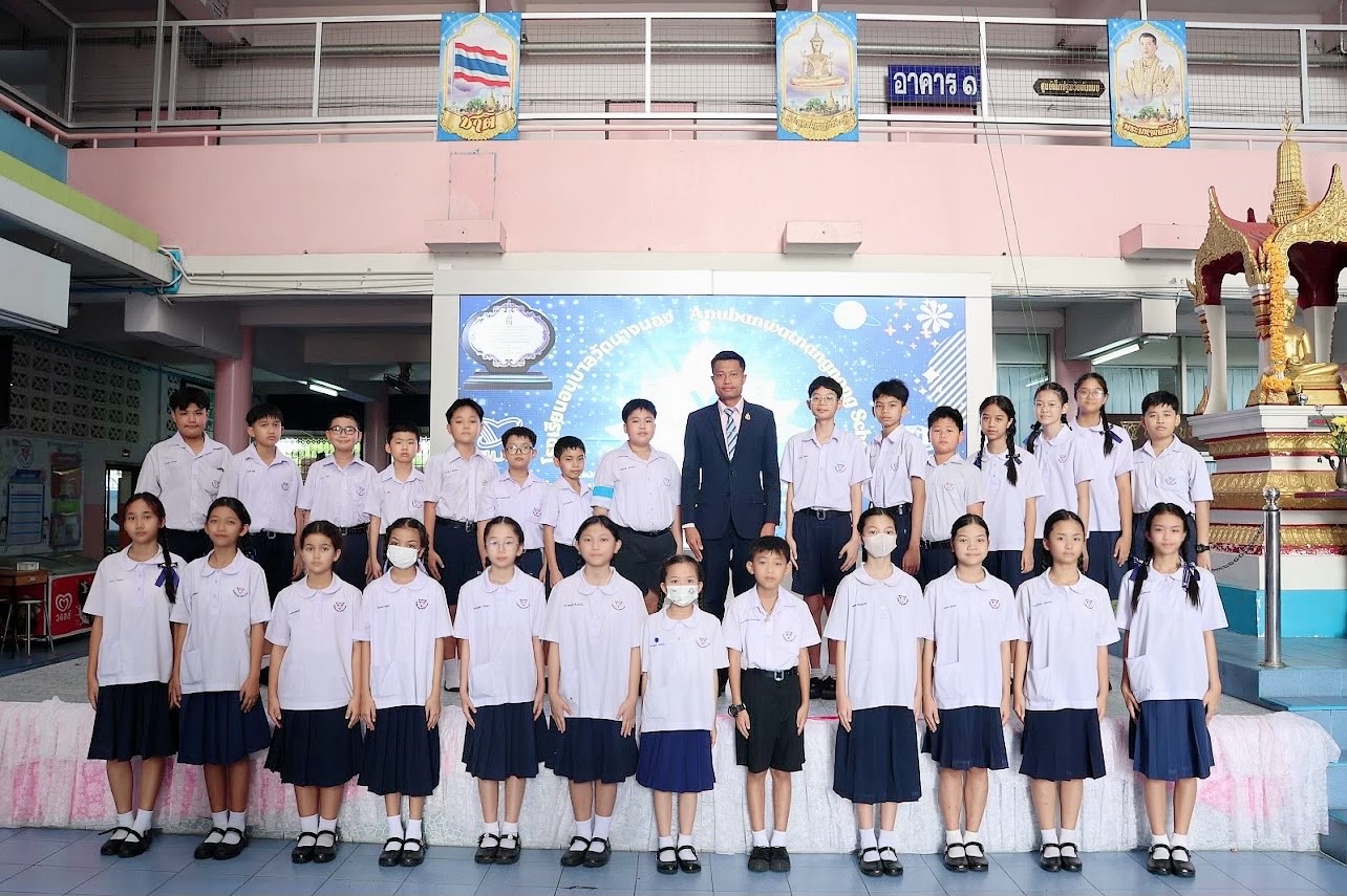 กิจกรรมส่งมอบงานสภานักเรียน และมอบปลอกแขน ให้กับคณะกรรมการสภานักเรียนชุดใหม่ ประจำปีการศึกษา 2568