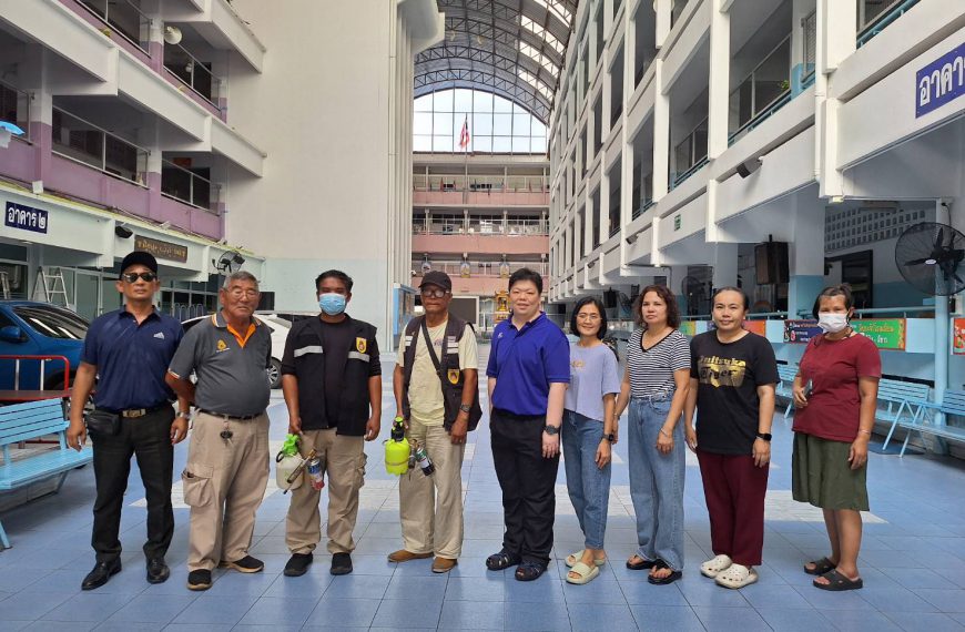 โรงเรียนอนุบาลวัดนางนองดำเนินการฉีดพ่นหมอกควันกำจัดยุง