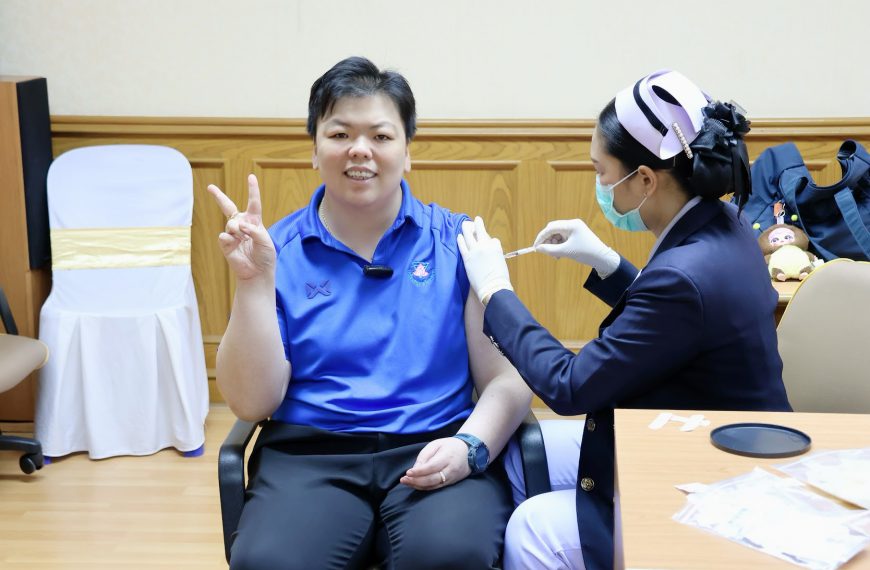 โรงเรียนอนุบาลวัดนางนอง จัดให้มีการฉีดวัคซีนป้องกันโรคไข้หวัดใหญ่ 4 สายพันธ์ุ