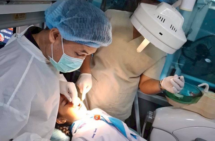 นักเรียนโรงเรียนอนุบาลวัดนางนอง รับบริการด้านทันตกรรม โดยบริการทันตกรรมเคลื่อนที่ คลินิกทันตกรรมบ้าน&hellip;