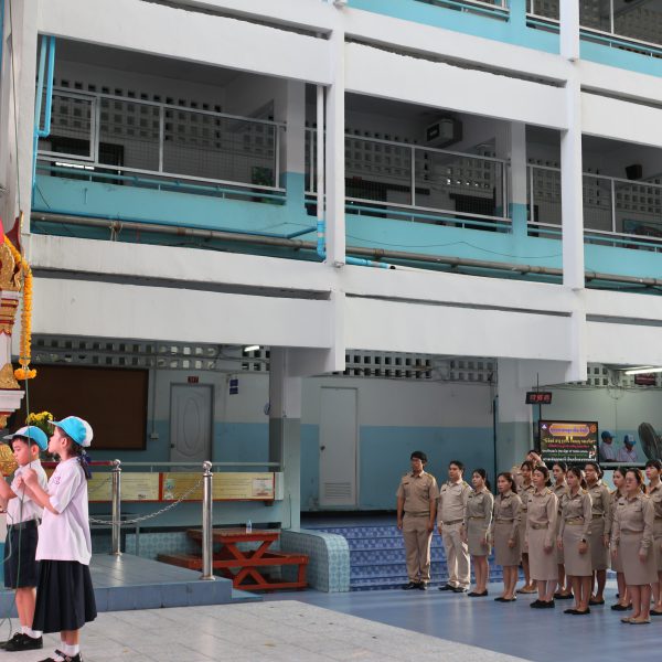 พิธีเคารพธงชาติและร้องเพลงชาติไทย เนื่องในวันที่ ๒๘ กันยายน วันพระราชทานธงชาติไทย (Thai National Fla…