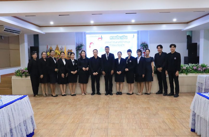 นายวีระ ปรางค์รัตนศิลา ผู้อำนวยการโรงเรียนอนุบาลวัดนางนอง เป็นประธานคณะกรรมการ ดำเนินการประเมินการเต…