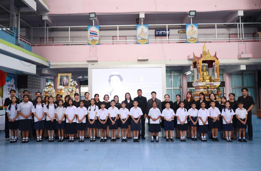 โรงเรียนอนุบาลวัดนางนอง จัดพิธีน้อมรำลึกในพระมหากรุณาธิคุณและลงนามถวายอาลัย สมเด็จพระนางเจ้าสิริกิติ…