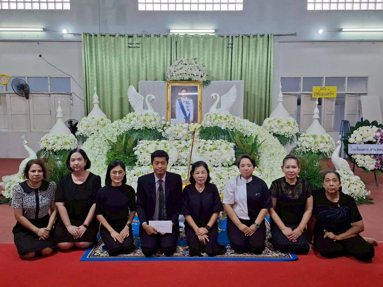 ร่วมบำเพ็ญกุศลเป็นเจ้าภาพและฟังสวดพระอภิธรรมศพ นายอำนวย พุทธมี อดีตผู้อำนวยการโรงเรียนอนุบาลวัดนางนอ…