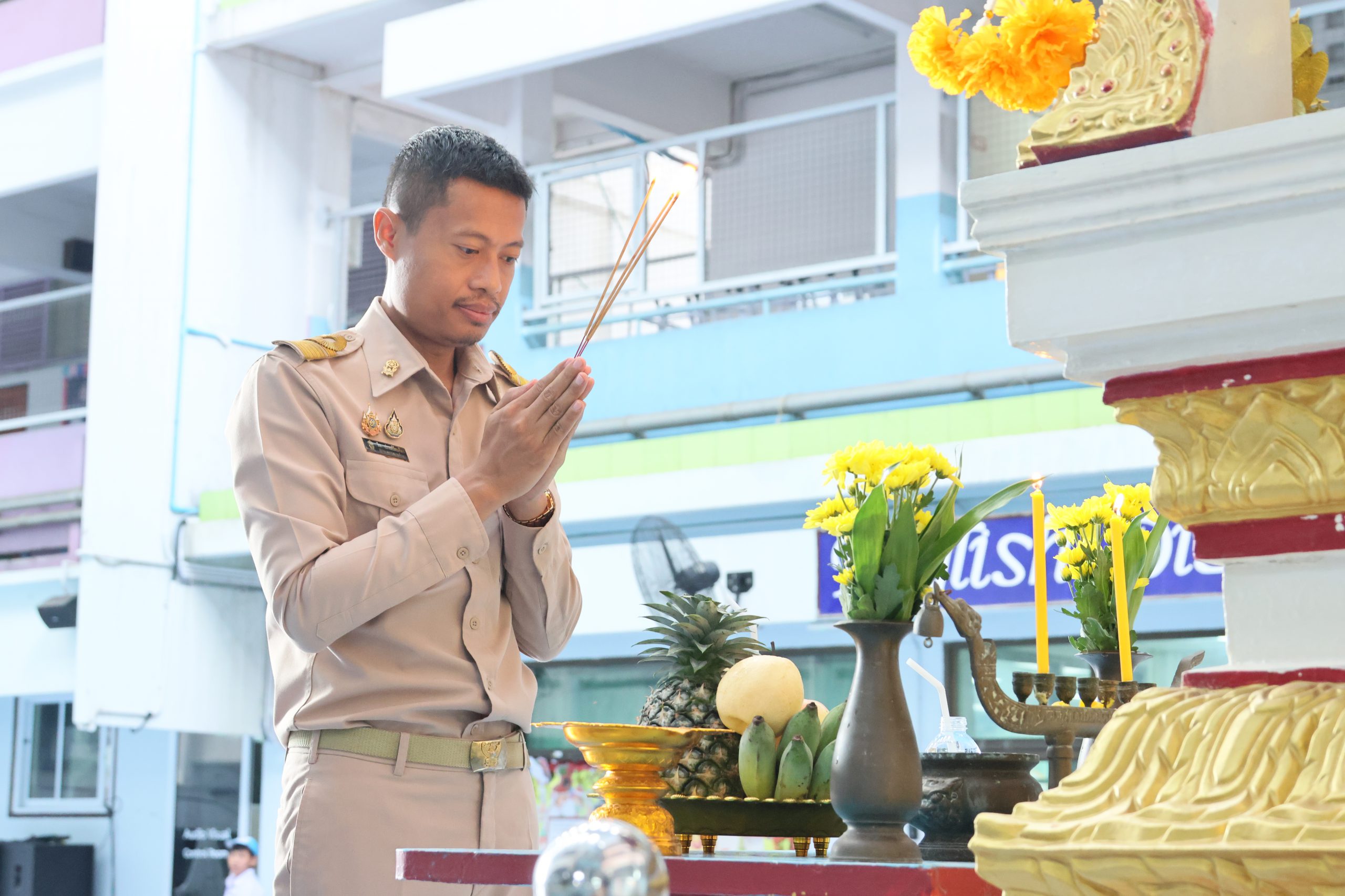 สักการะสิ่งศักดิ์สิทธิ์ประจำโรงเรียน