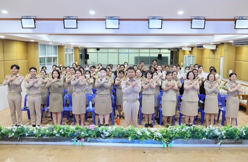 ดำเนินการประชุมครูและบุคลากรทางการศึกษาโรงเรียนอนุบาลวัดนางนอง
